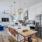 Instagrammable Home W/ Rooftop Deck, 3 Bdrm Suites