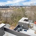 Instagrammable Home W/ Rooftop Deck, 3 Bdrm Suites