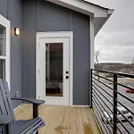 Modern Townhome, 10Min To Downtown! 8Min To Grand Ole Opry! Sleeps 8!