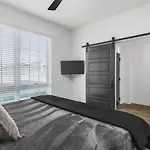 Gorgeous East Nashville House With 9 Beds, Garage, Rooftop Patio