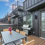 Roof Deck Grill Views 2 Miles From Broadway