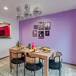 Vibrant Riverfront 2Bd With A Pool