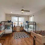 4Bd Haven In The Nations, Walk To Bars And Restaurants! Minutes To Broadway!