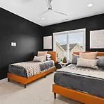 Stunning Home With Garage And Patio Walk To Restaurants 12 South And Belmont