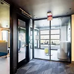 Lindsley By Avantstay Balcony Modern Design A Downtown Location