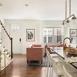 Hart Suites By Avantstay