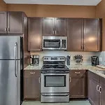 Modern Condo King Bed Free Parking Downtown