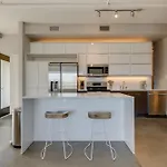 5M432- Amazing Two Bedroom 4Th Floor