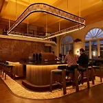 The Maxwell - Walk To Nightlife & Restaurants!