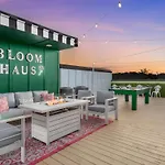 Bloom Haus Dt 2Miles - 8 Q Beds - Rooftop - Omg