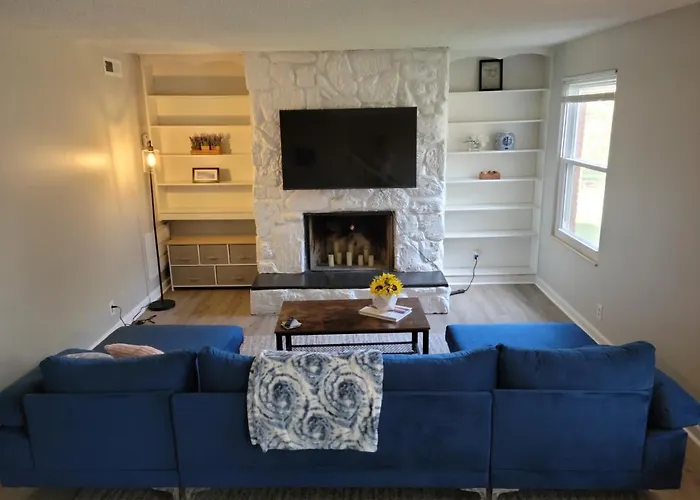 Cheerful 3 Bedroom Townhouse In Central Nashville