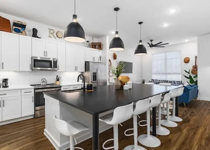 Gorgeous East Nashville House With 9 Beds, Garage, Rooftop Patio
