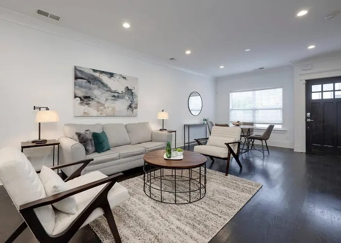 Two Elegant Townhomes Perfect For Large Groups