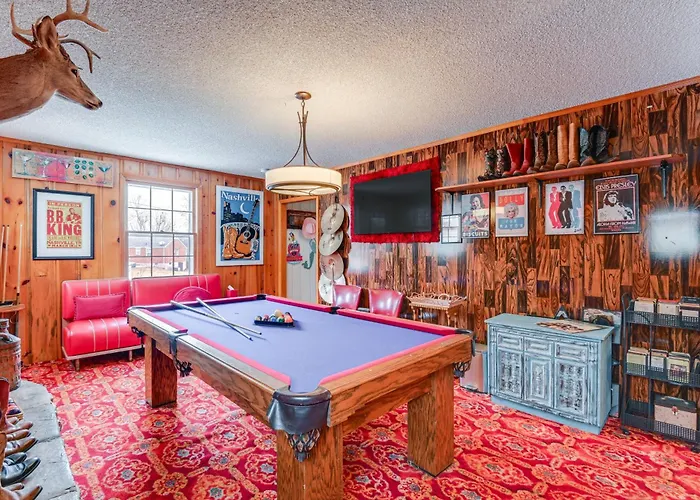 6 Mi To Downtown 70S-Themed Home In Nashville!