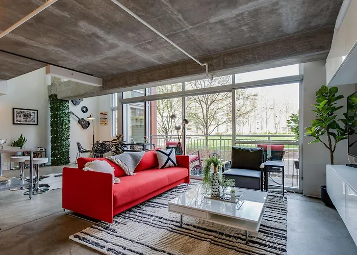 5M103- Modern Country 1Bd 2-Story Nashville Condo
