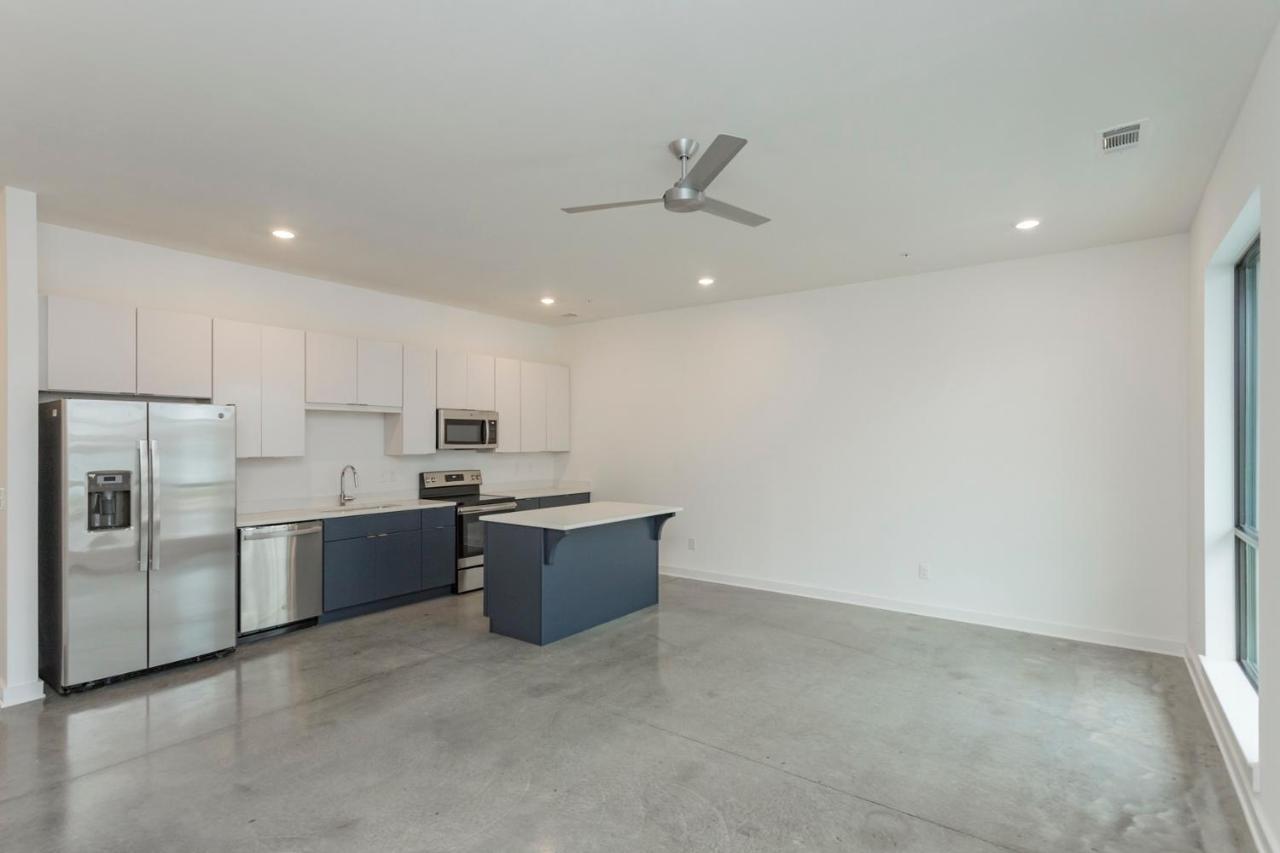 Holiday home Modern Loft In Wedgewood Houston 90 Day Min *