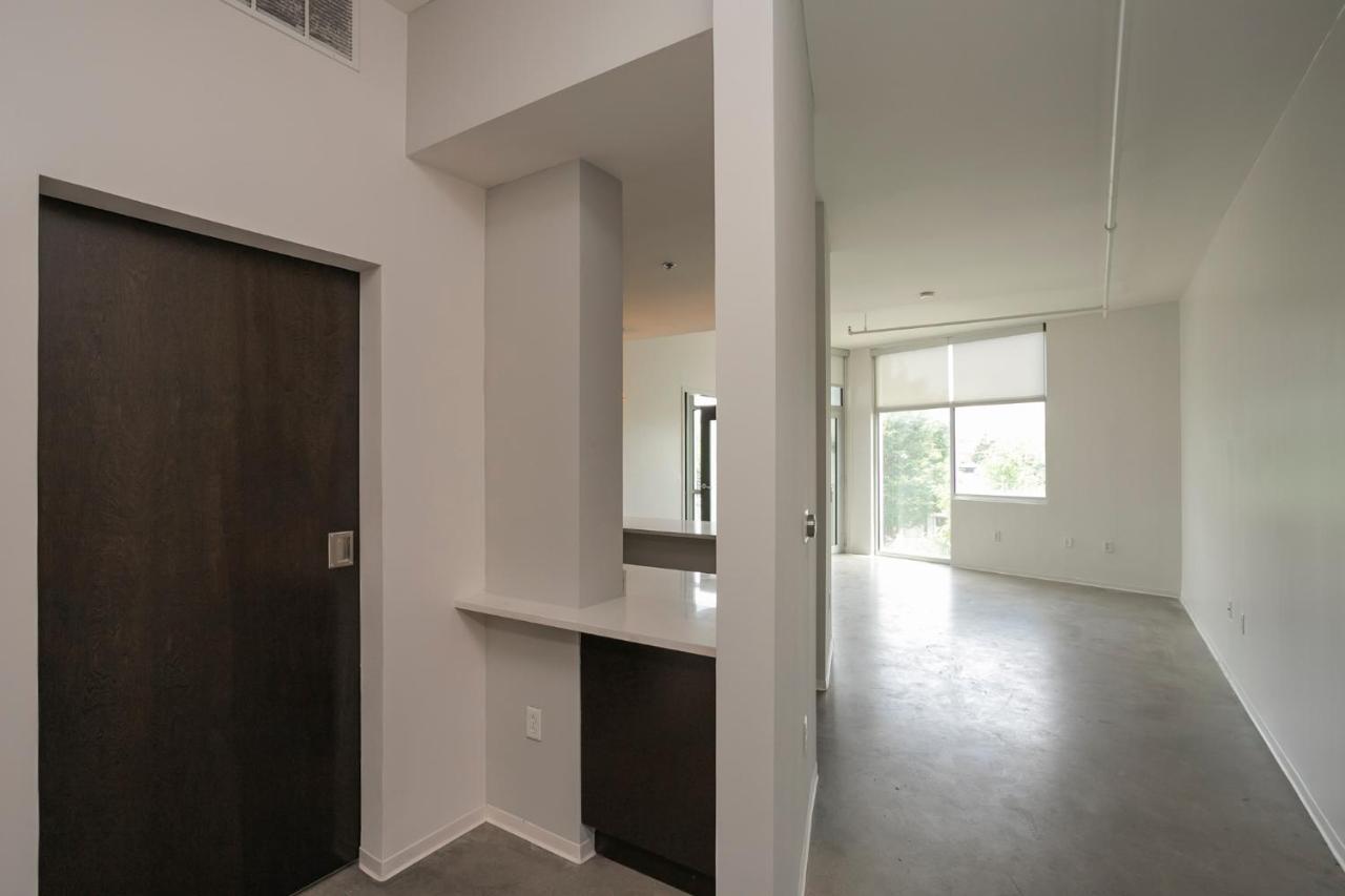 Unfurnished Amazing Layout W Balcony & Storage 30 Day Minimum Nashville