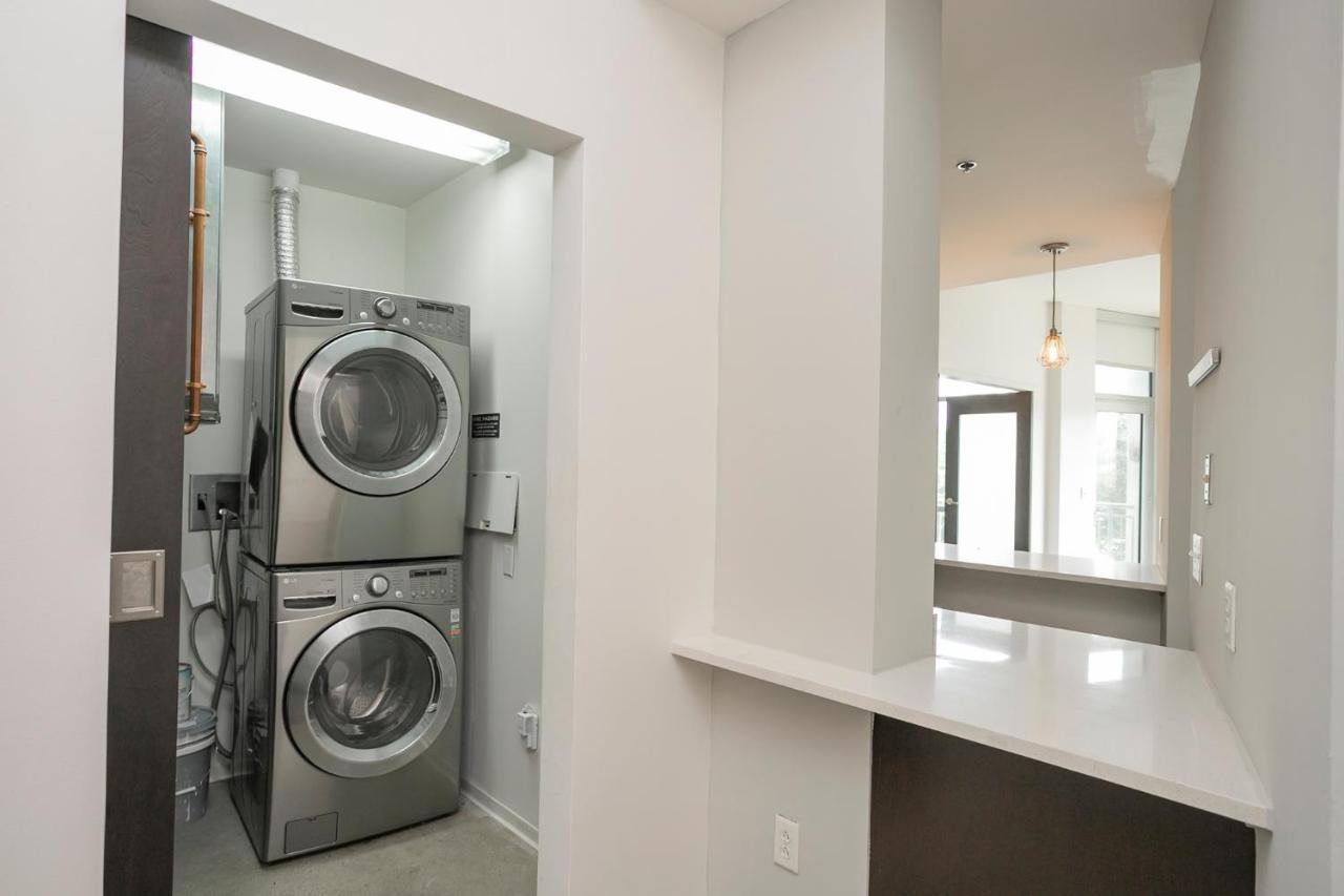Unfurnished Amazing Layout W Balcony & Storage 30 Day Minimum Holiday home *