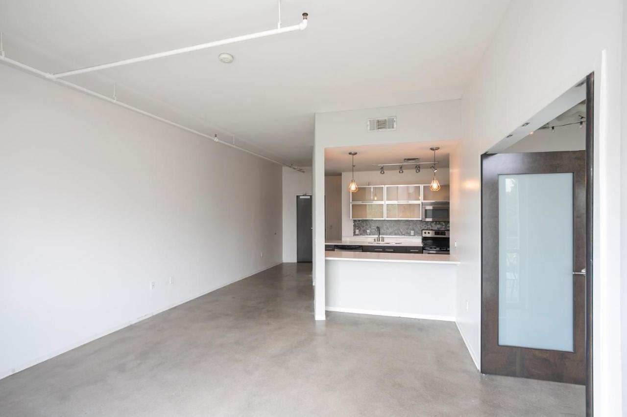 Unfurnished Amazing Layout W Balcony & Storage 30 Day Minimum Nashville