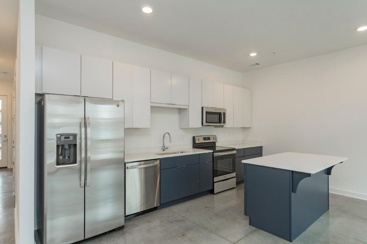 Modern Loft In Wedgewood Houston 90 Day Min Holiday home