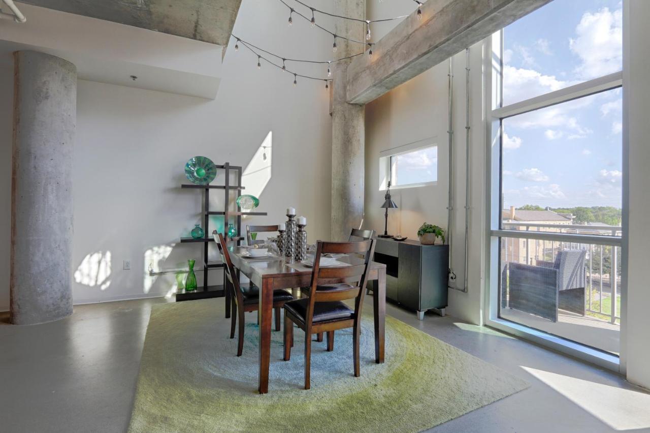 Spectacular Views In Contemporary Two Story
