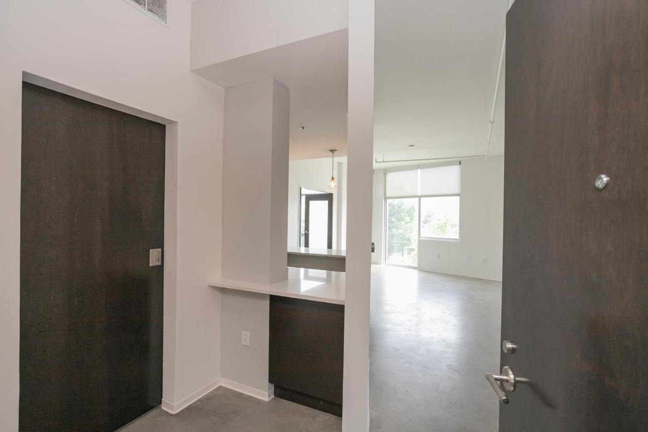 Unfurnished Amazing Layout W Balcony & Storage 30 Day Minimum *