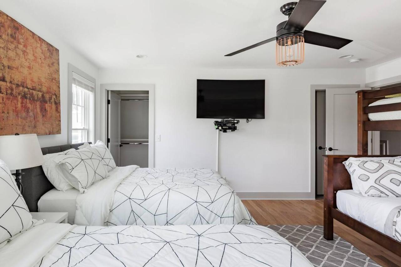Brand New Luxury Near Downtown Holiday home *