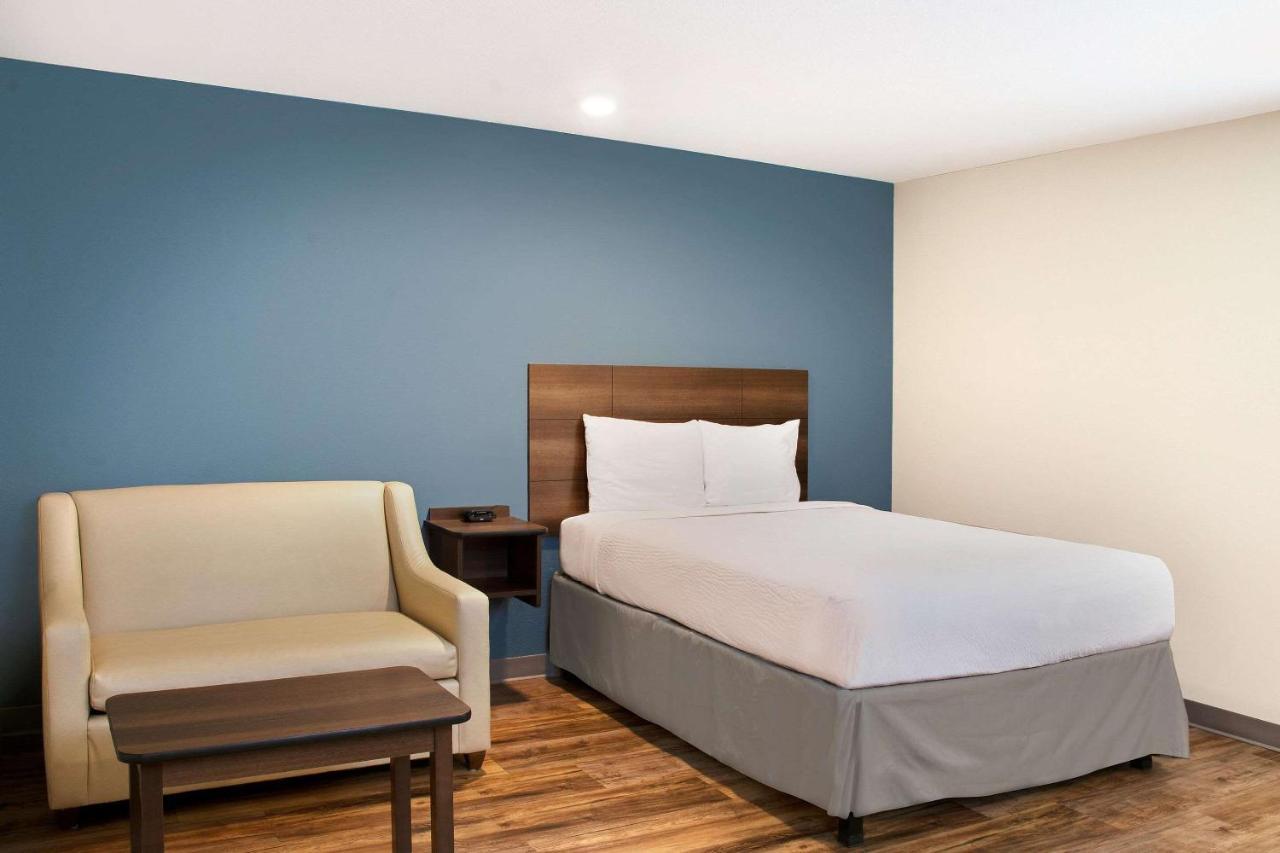 Hotel Woodspring Airport