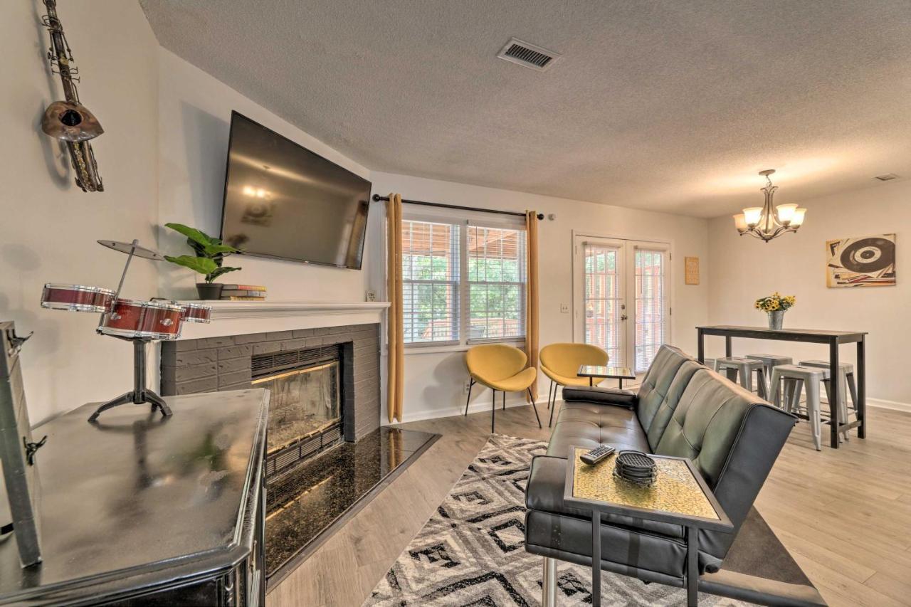 Modern Townhome Large Yard And Deck! Holiday home Nashville