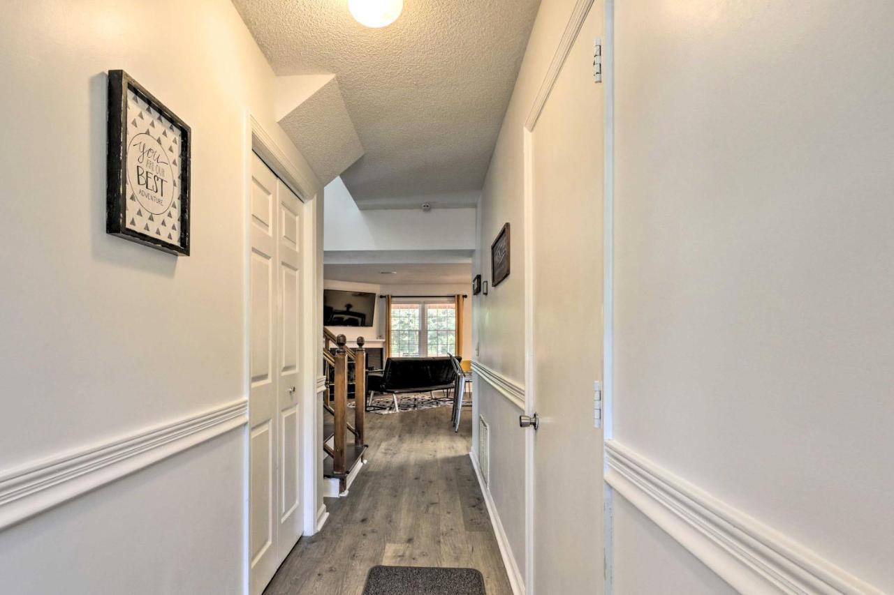 Holiday home Modern Townhome Large Yard And Deck! *