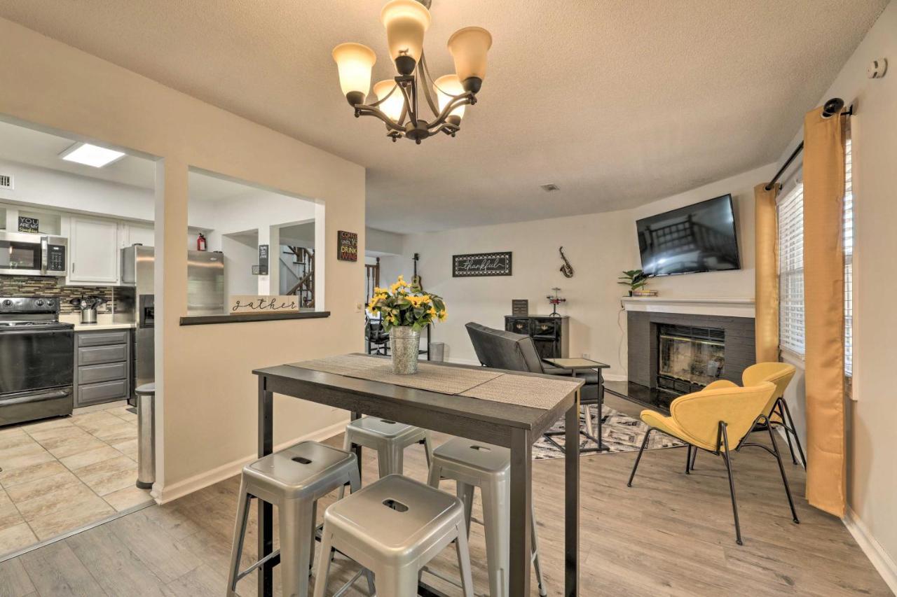 Modern Townhome Large Yard And Deck! Holiday home Nashville