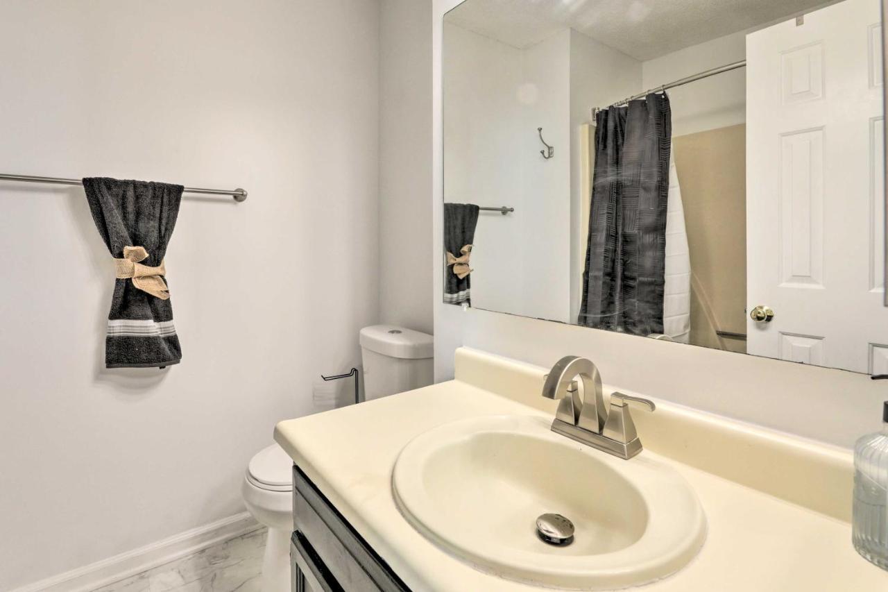 Modern Townhome Large Yard And Deck! Holiday home Nashville