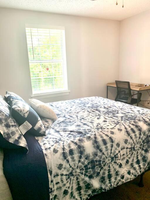 Apartment Classic 2-bedroom W/free Parking *