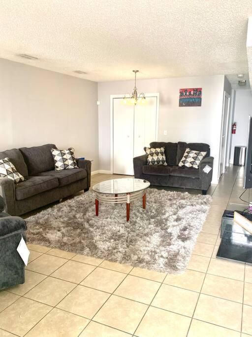 Classic 2-bedroom W/free Parking *