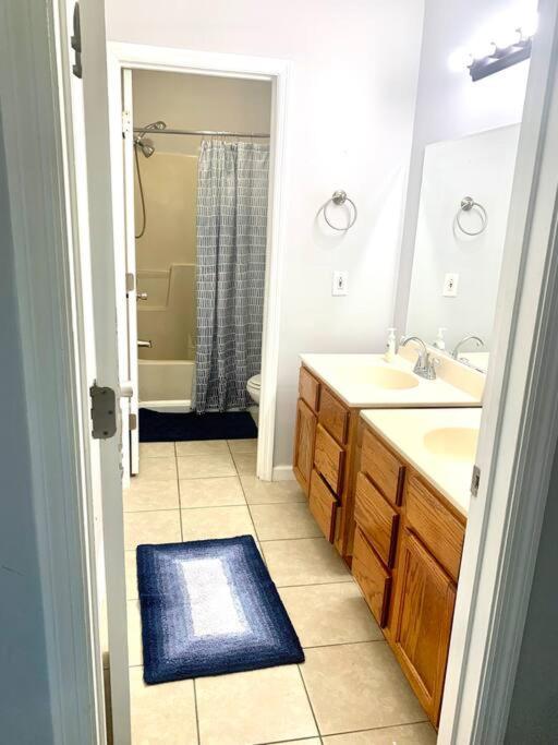 Classic 2-bedroom W/free Parking Apartment
