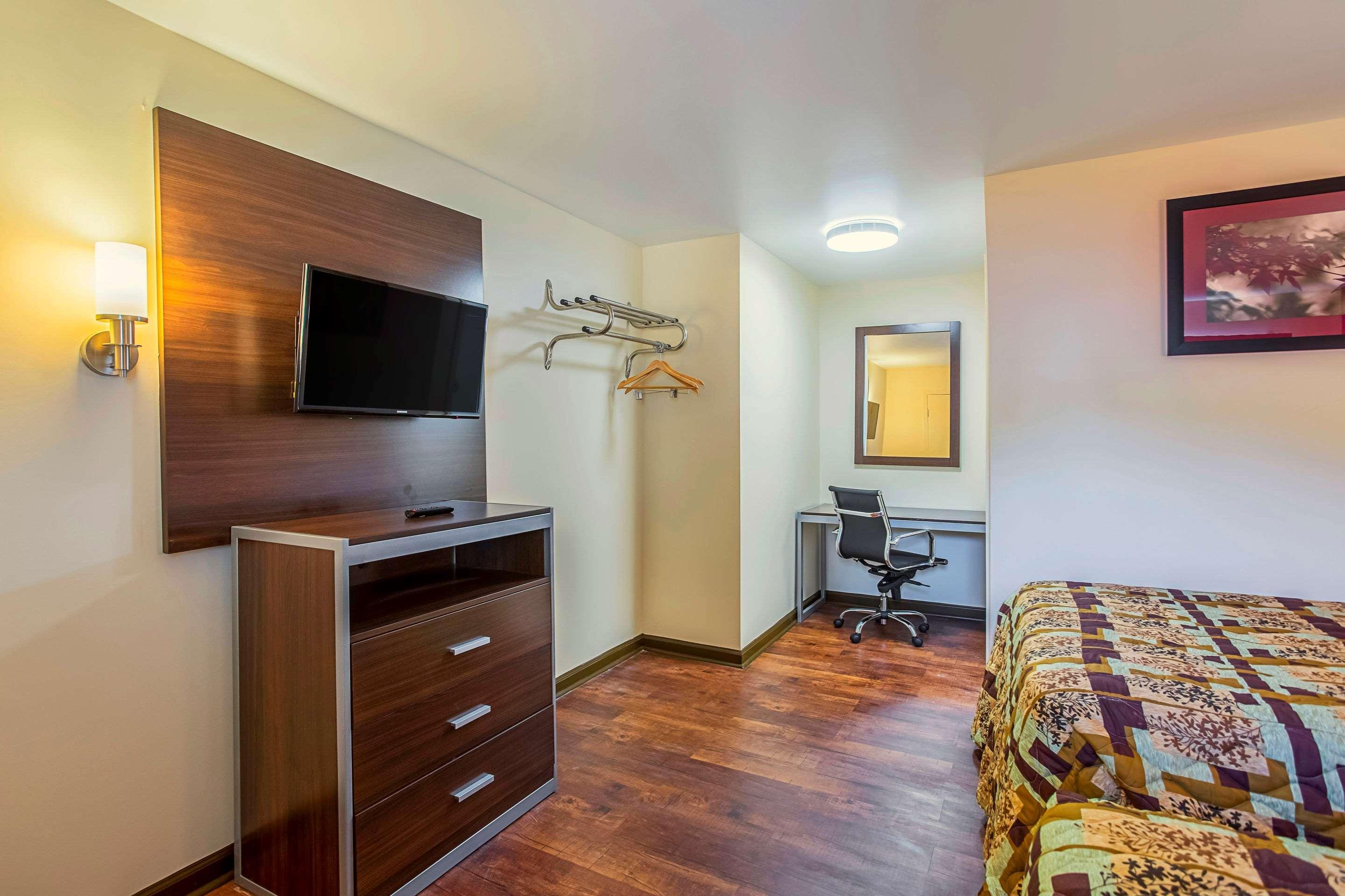 Rodeway Airport South Hotel 2*
