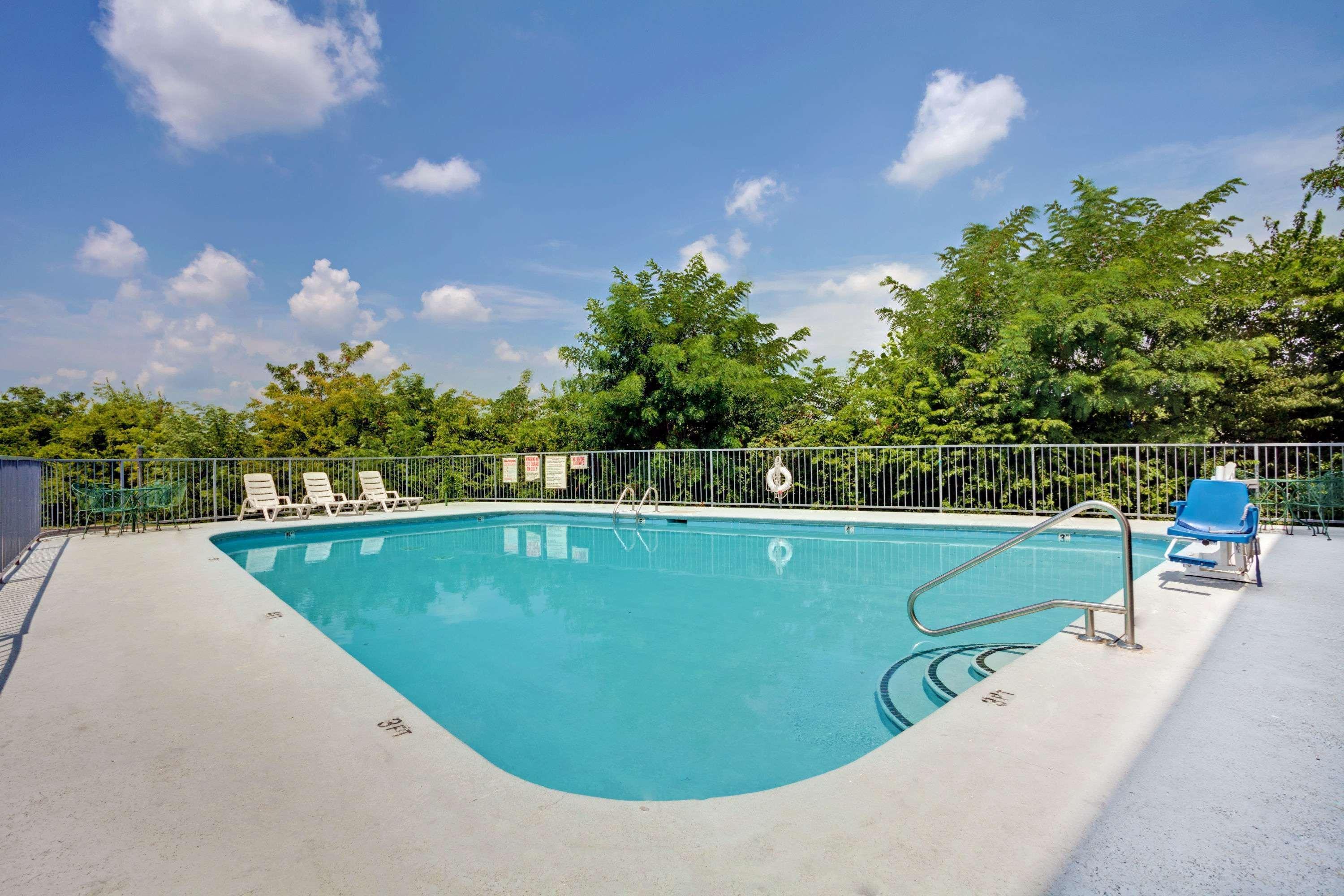 Hotel Super 8 By Wyndham Nashville/ Dntn/ Opryland Area