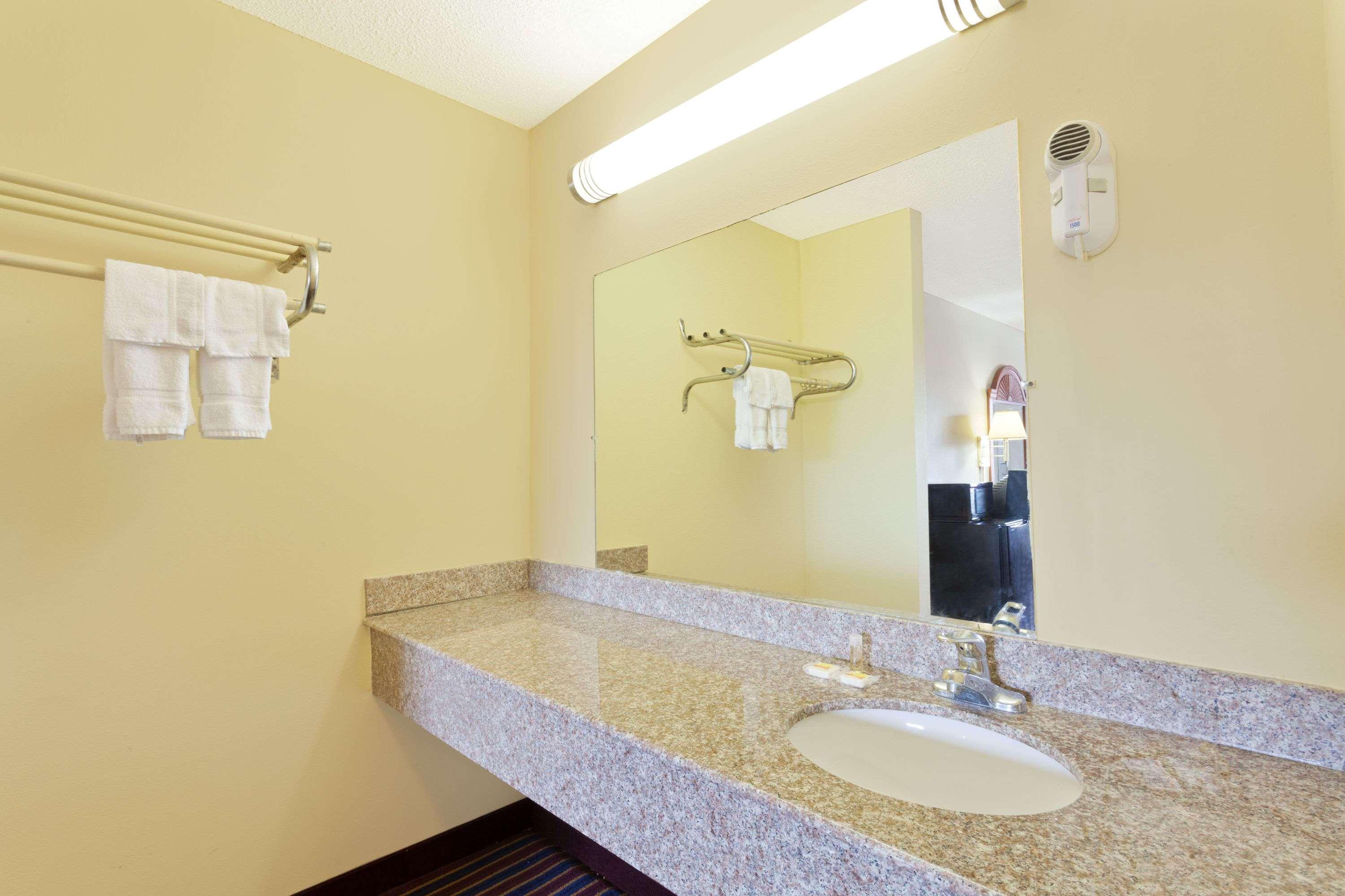 Days By Wyndham Downtown-nashville West Trinity Lane Nashville