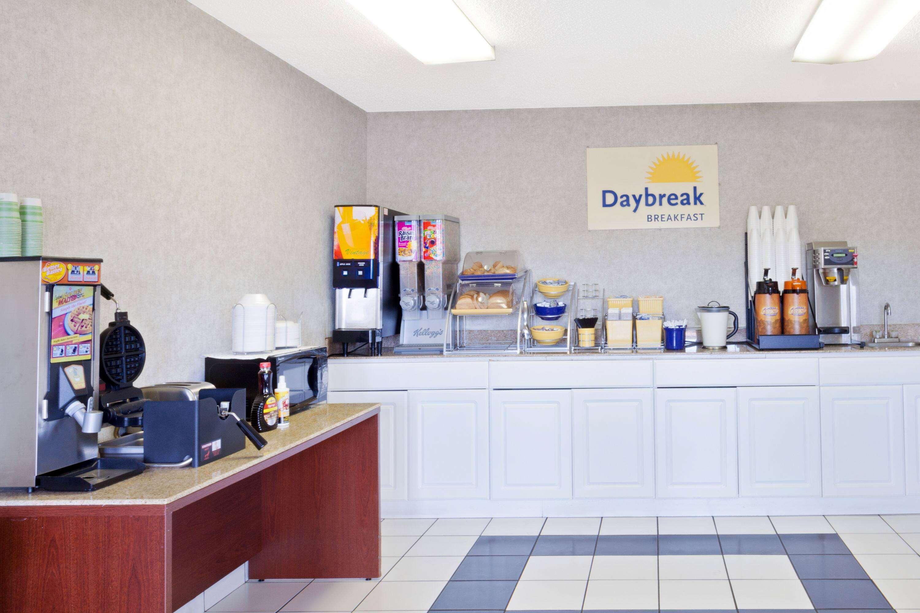 Days By Wyndham Downtown-nashville West Trinity Lane Hotel Nashville