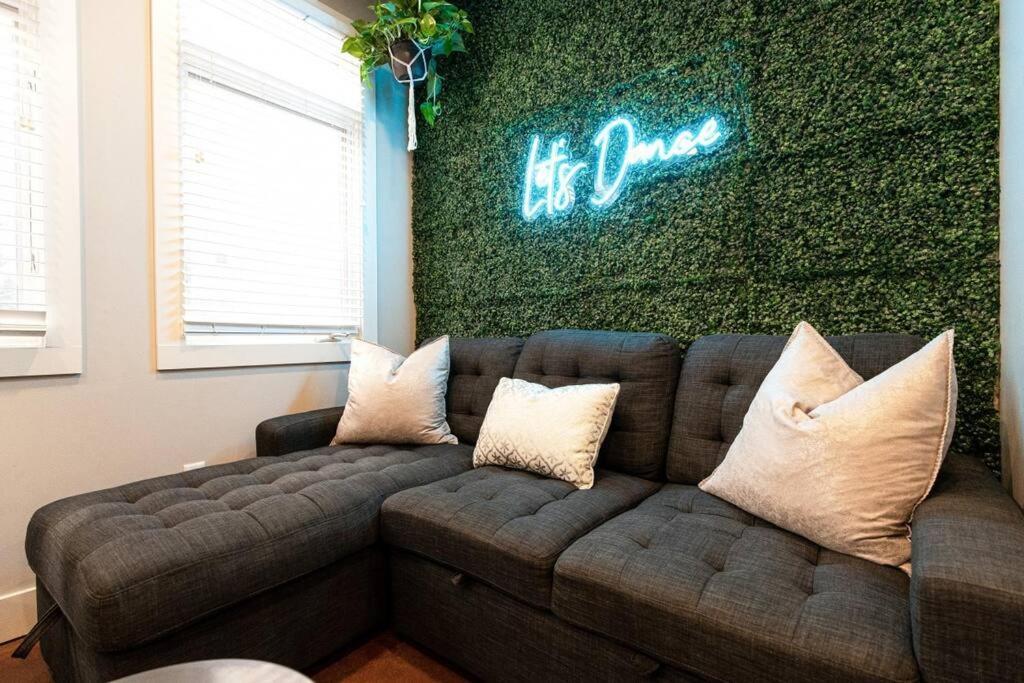 The Celebrity - Free Parking, Central, Vanderbilt Apartment *