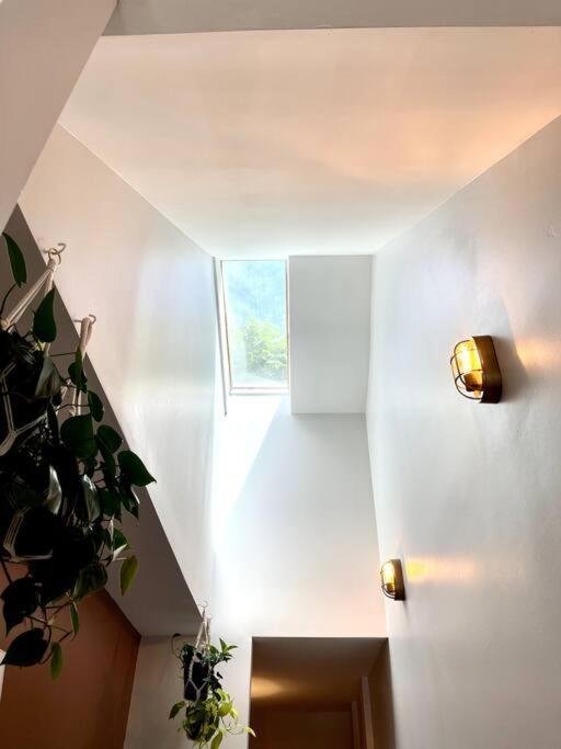 Great In Weho Apartment