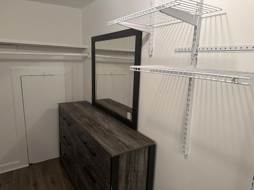 2 Bedroom Loft 10 Min From Downtown Apartment *