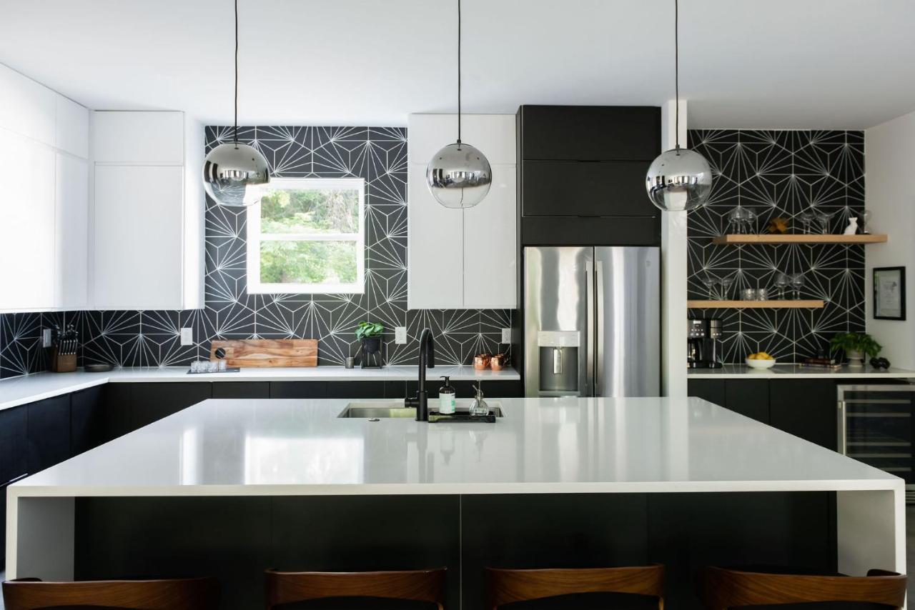 The Adelaide - Luxury Rooftop Retreat In Holiday home