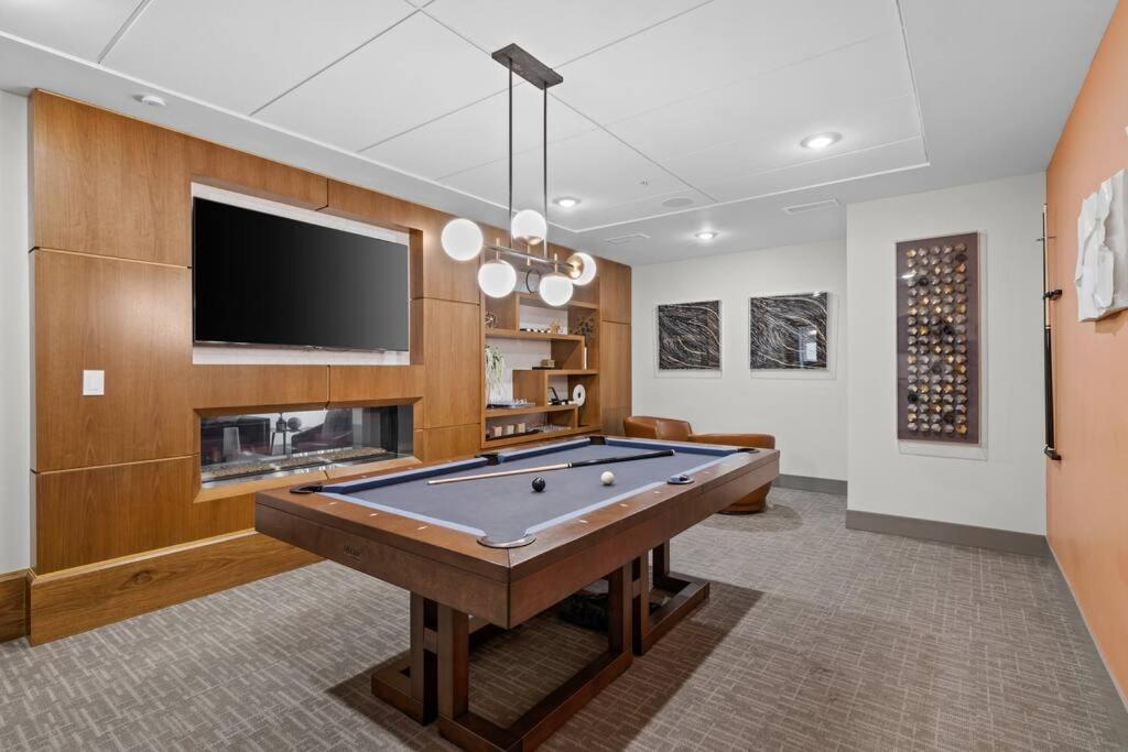 Billionaire's Nest Penthouse The Gulch Apartment