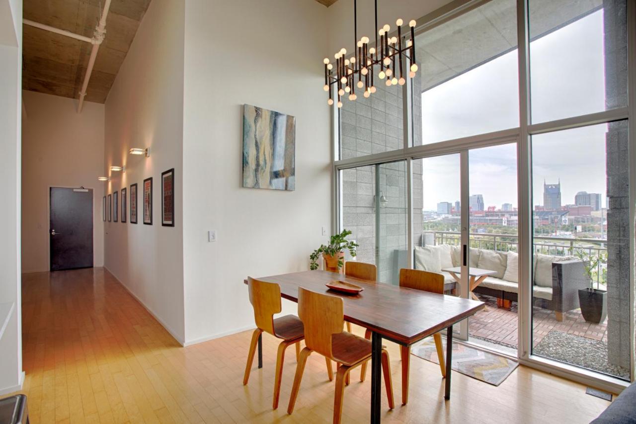 Luxe Two Bedroom Penthouse With Skyline Views, Internet, Gym Holiday home