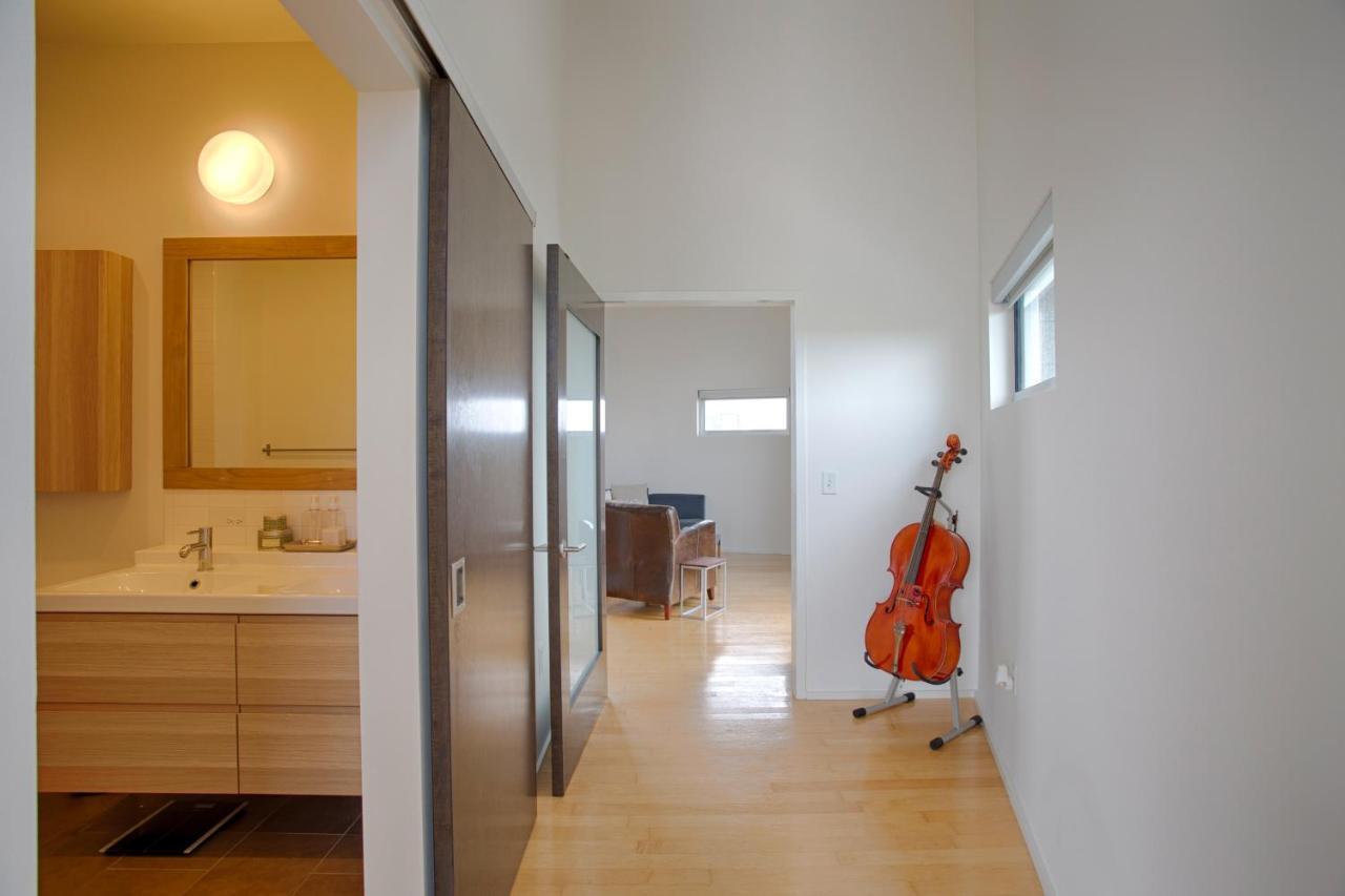 Luxe Two Bedroom Penthouse With Skyline Views, Internet, Gym