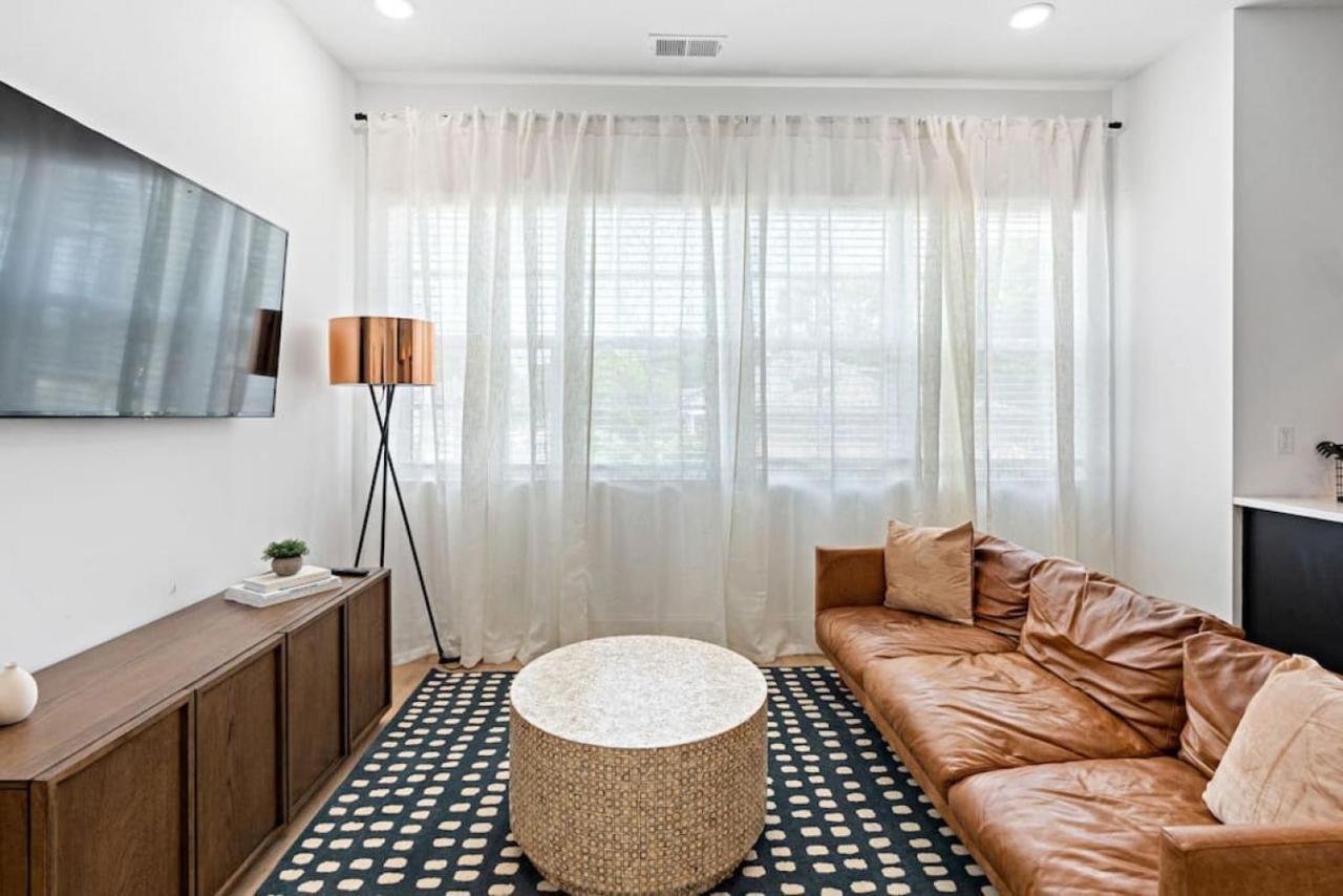 Spacious Modern 4 Bed 2 Bedroom Near Downtown