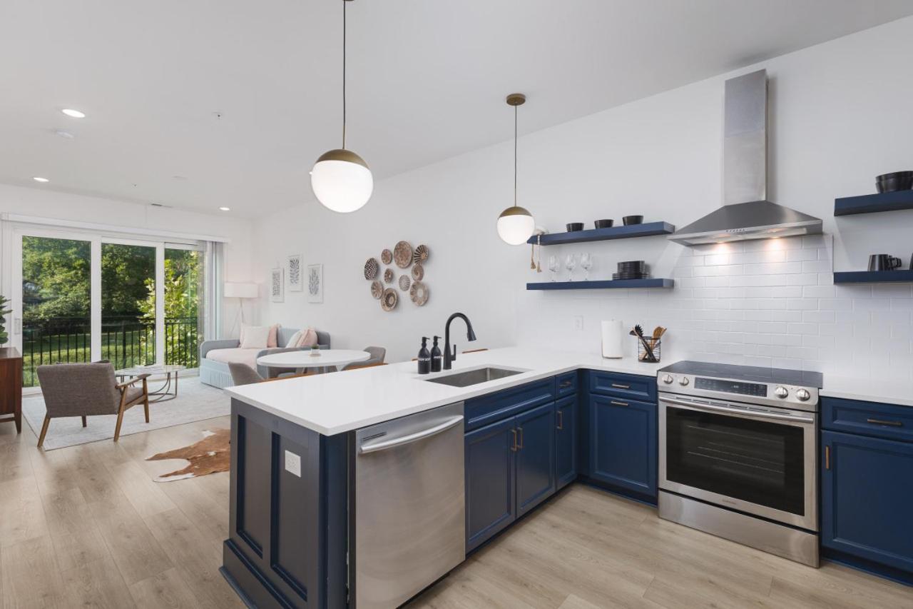Modern 5 Beds -3 Miles To Downtown Apartment *