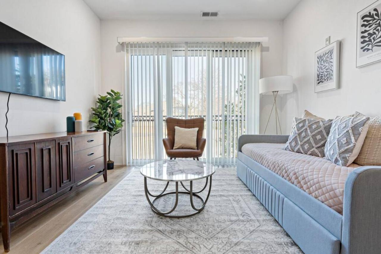 Modern 5 Beds -3 Miles To Downtown Apartment
