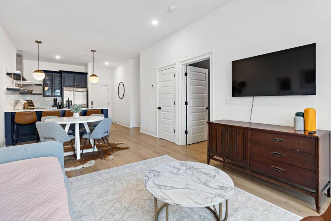 Modern 5 Beds -3 Miles To Downtown Apartment